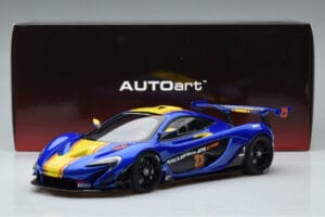 McLaren P1 GTR Azul Con Franjas Amarillas AUTOart 1:18 81542 Compuesto - imagen 7 de 7