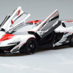 McLaren P1 GTR Blanco Brillante Con Franjas Rojas AUTOart 1:18 - image 2 of 7