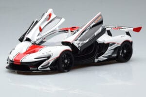 McLaren P1 GTR Blanco Brillante Con Franjas Rojas AUTOart 1:18 81541 Compuesto - imagen 2 de 7