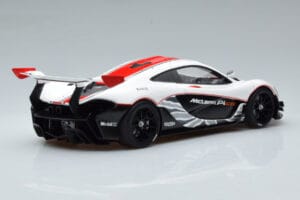 McLaren P1 GTR Blanco Brillante Con Franjas Rojas AUTOart 1:18 81541 Compuesto - imagen 3 de 7