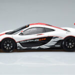 McLaren P1 GTR Blanco Brillante Con Franjas Rojas AUTOart 1:18 - image 4 of 7