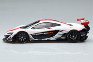 McLaren P1 GTR Blanco Brillante Con Franjas Rojas AUTOart 1:18 81541 Compuesto - imagen 4 de 7