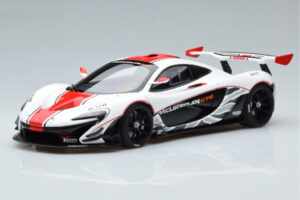 McLaren P1 GTR Blanco Brillante Con Franjas Rojas AUTOart 1:18