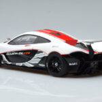 McLaren P1 GTR Blanco Brillante Con Franjas Rojas AUTOart 1:18 - image 6 of 7