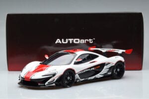 McLaren P1 GTR Blanco Brillante Con Franjas Rojas AUTOart 1:18 81541 Compuesto - imagen 7 de 7