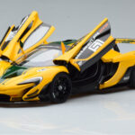 McLaren P1 GTR Amarillo Con Franjas Verdes AUTOart 1:18 - image 2 of 7