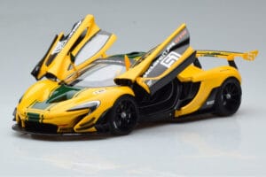 McLaren P1 GTR Amarillo Con Franjas Verdes AUTOart 1:18 81544 Compuesto - imagen 2 de 7