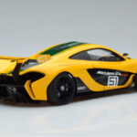 McLaren P1 GTR Amarillo Con Franjas Verdes AUTOart 1:18 - image 3 of 7