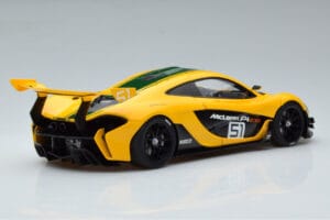 McLaren P1 GTR Amarillo Con Franjas Verdes AUTOart 1:18 81544 Compuesto - imagen 3 de 7
