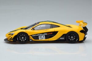 McLaren P1 GTR Amarillo Con Franjas Verdes AUTOart 1:18 81544 Compuesto - imagen 4 de 7