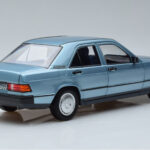 Mercedes 190E W201 Azul Claro Norev 1:18 - image 3 of 7