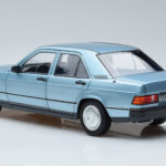 Mercedes 190E W201 Azul Claro Norev 1:18 - image 6 of 7