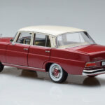 Mercedes 200 W110 Rojo Norev 1:18 - image 7 of 7