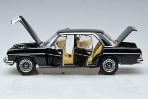 Mercedes 200 W115 Edición Limitada Norev 1:18 183775 Metal - imagen 4 de 8