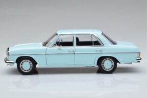 Mercedes 200 W115 Norev 1:18 183777 Metal - imagen 4 de 7