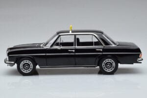 Mercedes 200 W115 Taxi Norev 1:18 183776 Metal - imagen 4 de 7