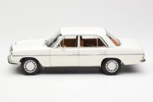 Mercedes 200 W115 Blanco Norev 1:18 183770 Metal - imagen 4 de 8