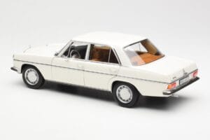 Mercedes 200 W115 Blanco Norev 1:18 183770 Metal - imagen 7 de 8