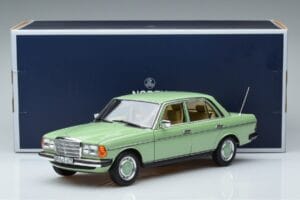 Mercedes 200 W123 Verde Norev 1:18 183796 Metal - imagen 7 de 7