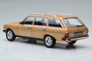 Mercedes 200T S123 AMG Package Beis Norev 1:18 183739 Metal - imagen 7 de 9