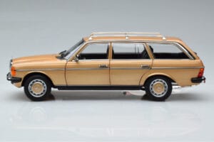 Mercedes 200T S123 Beis Norev 1:18 183738 Metal - imagen 5 de 9
