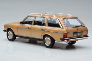 Mercedes 200T S123 Beis Norev 1:18 183738 Metal - imagen 7 de 9