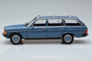 Mercedes 200T S123 Azul Norev 1:18 183737 Metal - imagen 4 de 7
