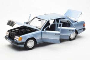 Mercedes 230E W124 Azul Claro Metálico Norev 1:18 183945 Metal - imagen 2 de 8