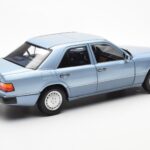 Mercedes 230E W124 Azul Claro Metálico Norev 1:18 - image 3 of 8