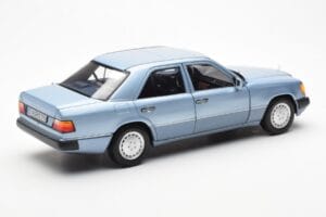 Mercedes 230E W124 Azul Claro Metálico Norev 1:18 183945 Metal - imagen 3 de 8