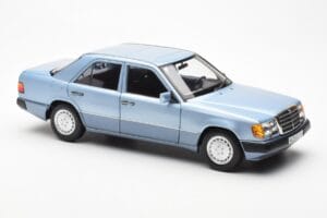 Mercedes 230E W124 Azul Claro Metálico Norev 1:18 183945 Metal - imagen 6 de 8
