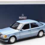 Mercedes 230E W124 Azul Claro Metálico Norev 1:18 - image 8 of 8