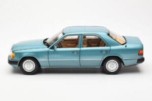 Mercedes 230E W124 Beryl Metallic Edición Concesionario Norev 1:18 B66040698 Metal - imagen 4 de 8
