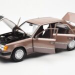Mercedes 230E W124 Rosewood Metallic Edición Concesionario Norev 1:18 B66040697 - image 2 of 8