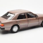 Mercedes 230E W124 Rosewood Metallic Edición Concesionario Norev 1:18 B66040697 - image 3 of 8