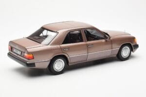 Mercedes 230E W124 Rosewood Metallic Edición Concesionario Norev 1:18 B66040697 Metal - imagen 3 de 8