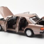 Mercedes 230E W124 Rosewood Metallic Edición Concesionario Norev 1:18 B66040697 - image 5 of 8