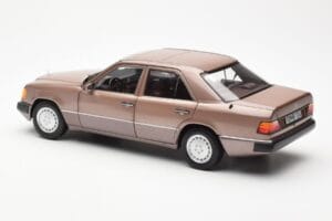 Mercedes 230E W124 Rosewood Metallic Edición Concesionario Norev 1:18 B66040697 Metal - imagen 7 de 8