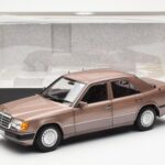 Mercedes 230E W124 Rosewood Metallic Edición Concesionario Norev 1:18 B66040697 - image 8 of 8