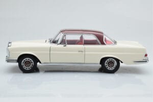 Mercedes 280 SE W108 Blanco AUTOart 1:18 76287 Metal - imagen 5 de 8