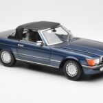 Mercedes 300 SL R107 Azul Náutico Norev 1:18 183466 - image 6 of 8