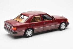 Mercedes 500E W124 Rojo Metallic Edición Concesionario Norev 1:18 B66040699 Metal - imagen 3 de 8