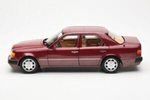 Mercedes 500E W124 Rojo Metallic Edición Concesionario Norev 1:18 B66040699 Metal - imagen 4 de 8