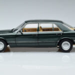 Mercedes 560 SEL W126 Verde Oscuro Metálico Norev 1:18 - image 4 of 7