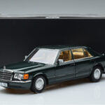 Mercedes 560 SEL W126 Verde Oscuro Metálico Norev 1:18 - image 7 of 7