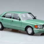 Mercedes 560 SEL W126 Verde Claro Norev 1:18 - image 5 of 7