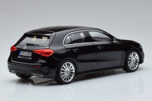 Mercedes A-Class W177 AMG Line Norev 1:18 183861 Metal - imagen 3 de 7