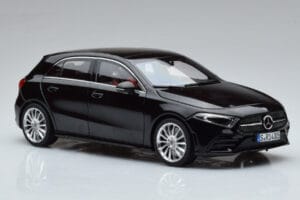 Mercedes A-Class W177 AMG Line Norev 1:18 183861 Metal - imagen 5 de 7