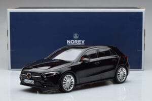 Mercedes A-Class W177 AMG Line Norev 1:18 183861 Metal - imagen 7 de 7