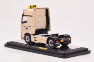 Mercedes Actros Gigaspace IAA 2012 Taxi NZG 1:50 MM0015 Metal - imagen 3 de 4
